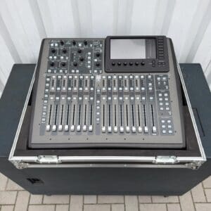 Behringer X32 Compact